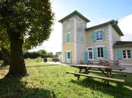 Villa avec piscine et billard