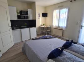 Studio Le Vallon à 5 min du Puy duFou、シャンブルトーのホテル