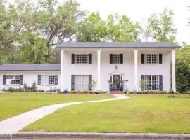 Coaches House - 2 miles from Ben Griffin Stadium