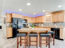 Modern Private Whole Unit 4 Bedroom Guest Suite King Bed