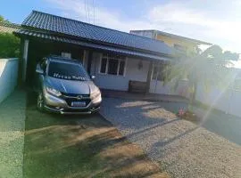 Casa de praia aconchegante, completa e confortável