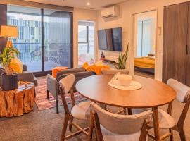 Urban Retreat - 2 BDR 2 BTH Apartment, khách sạn ở Phillip