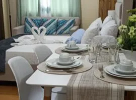 Coho The Hermosa - Staycation Studio Unit and Balcony View with Swimming Pool and Open Court access