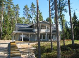 Lomapesä Cottages, casa de temporada em Pertunmaa