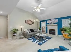Beautiful Townhome 11 minutes to Downtown townhouse