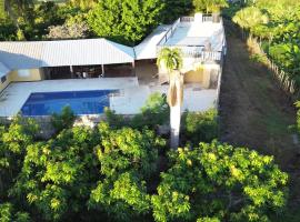 Finca im Grünen, sehr ruhige Lage, Terrasse mit Pool, hotel v destinaci Baní