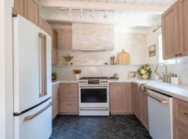 아이딜와일드에 위치한 호텔 Lily Rock Cottage by Roav Retreats