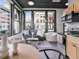Urban SoHo Suite in the Heart of Downtown