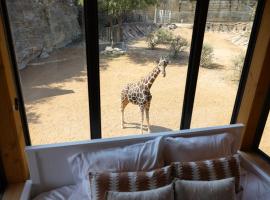 San Antonio Zoo - Spekboom Giraffe Lodge, cabin in San Antonio