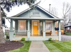 Walkable Location Quaint Cottage in Forest Grove!