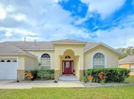 Joyful and Bright 4 Bedroom 3 Bathroom Pool Home