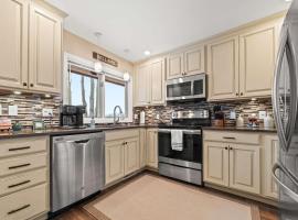 New, condo stunning Lake View, hotel di Bellaire