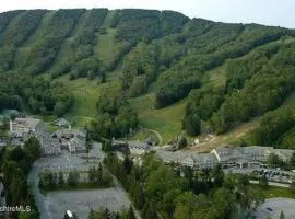 Mountain View Suite at Jiminy Peak - Ski On Off - Near Elevator Pool and Lobby