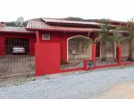 Casa Confortável , espaçosa, proximo da praia