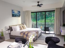 Premium Studio with Pool View, hotel v destinaci Mandeville