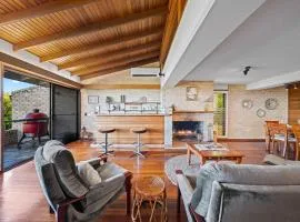 Caloundra Retro Beach House in Front of Ocean