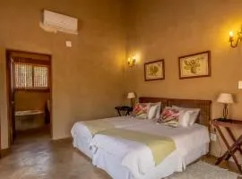 Zebula Golf and Wildlife Estate - Porcupine Strolling Pax 8 - Moi Signature Luxury villa