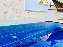 Superior Basic Room With Swimming Pool Air Conditioning and Parking, hotel in Playa del Carmen