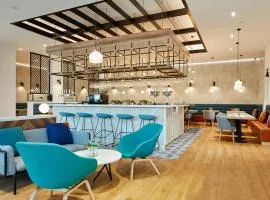 Courtyard by Marriott Luton Airport、にあるロンドン・ルートン空港 - LTNの周辺ホテル