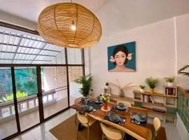 3 Bedroom House with Kitchen Suitable For Families Near Central Festival