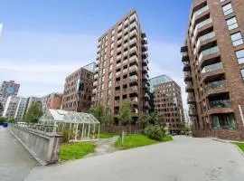 Best Private Seaview Apartment - 2 Balconies, 11th Floor, Elevator, Friendly Lively Area