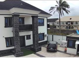 White House Villa Ogombo, parkimisega hotell sihtkohas Sangotedo