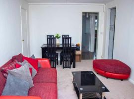 Long-Term Contractor Accommodation in Crawley Free Parking WiFi Near Worksites Gatwick Manor Royal 2-Bed Sleeps 4，位于克劳利的酒店