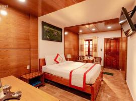 Kh&aacute;ch sạn D&igrave;n K&yacute; Cổng Ch&agrave;o B&igrave;nh Dương, hotel com piscina em Thuan An