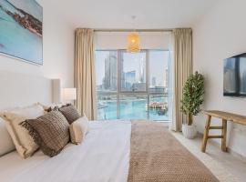 the 'Byron Bay' Condo - Coastal 2BR - Executive Burj Khalifa Suite, hotel en Dubái