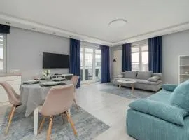 Przestronny & Elegancki Apartament w Gdyni z Parkingiem i Wanną by Noclegi Renters
