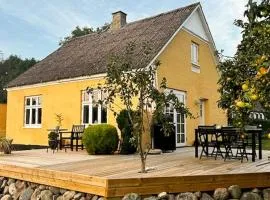 A Cozy Townhouse In The Heart Of Tunø