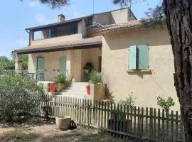 Appartement avec grand jardin et parking, Uzès