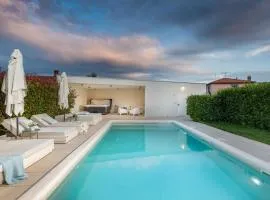 Villa Amia in Pula for 6 people with jacuzzi & kids playground - pet friendly