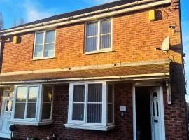 Comfy 2BR House on Quiet Street w Free Parking