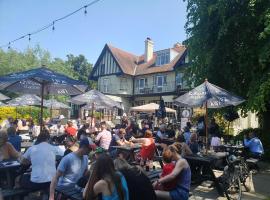 The Weir Hotel、ウォルトン・オン・テムズの3つ星ホテル