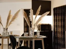 LOFT SUITE FEMmE NOIR ''LA REGGIA''