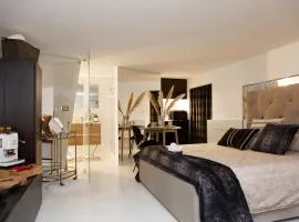 LOFT SUITE FEMmE NOIR ''LA REGGIA''