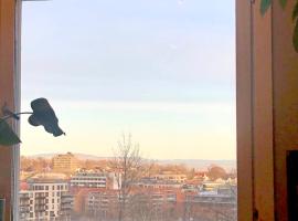 Cozy home away from home, hotel em Asker