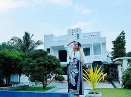 The White House Resort