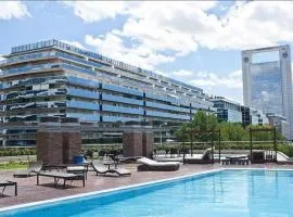 Foster Yacht Puerto Suites