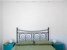 Camera Matrimoniale con bagno privato-struttura condivisa con Host-CASA ENEA