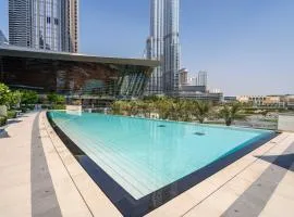 GuestReady - Burj Khalifa View l Infinity Pool