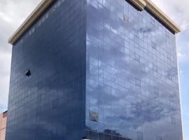 فندق اتش بي البحر الأحمر, готель у місті Умм-Ладж