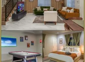 Spacious Disneyland Getaway I Game Room, King Suites & EV Access I Sleeps 14
