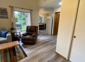 Rainier view farm stay cabin, cabin sa Eatonville
