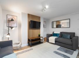 Luxury Lower-Level One Bed Apt, hotel in Headingley