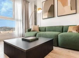 Panoramic skyrise on the 20th floor by REMS