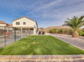 Large Pool and Yard with Bocce Oasis in Coolidge!, хотел в Coolidge