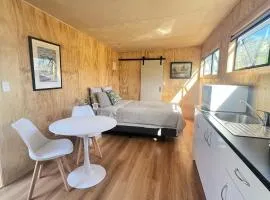 Mangawhai studio or a room in Guest's House