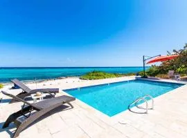 Thatch Hill - Renovated Beach House with Pool, Short Walk to the Rum Point Club